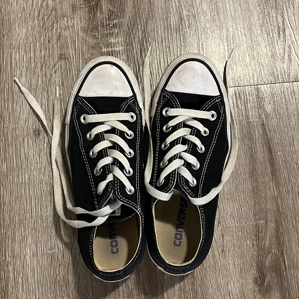 Black converse low tops